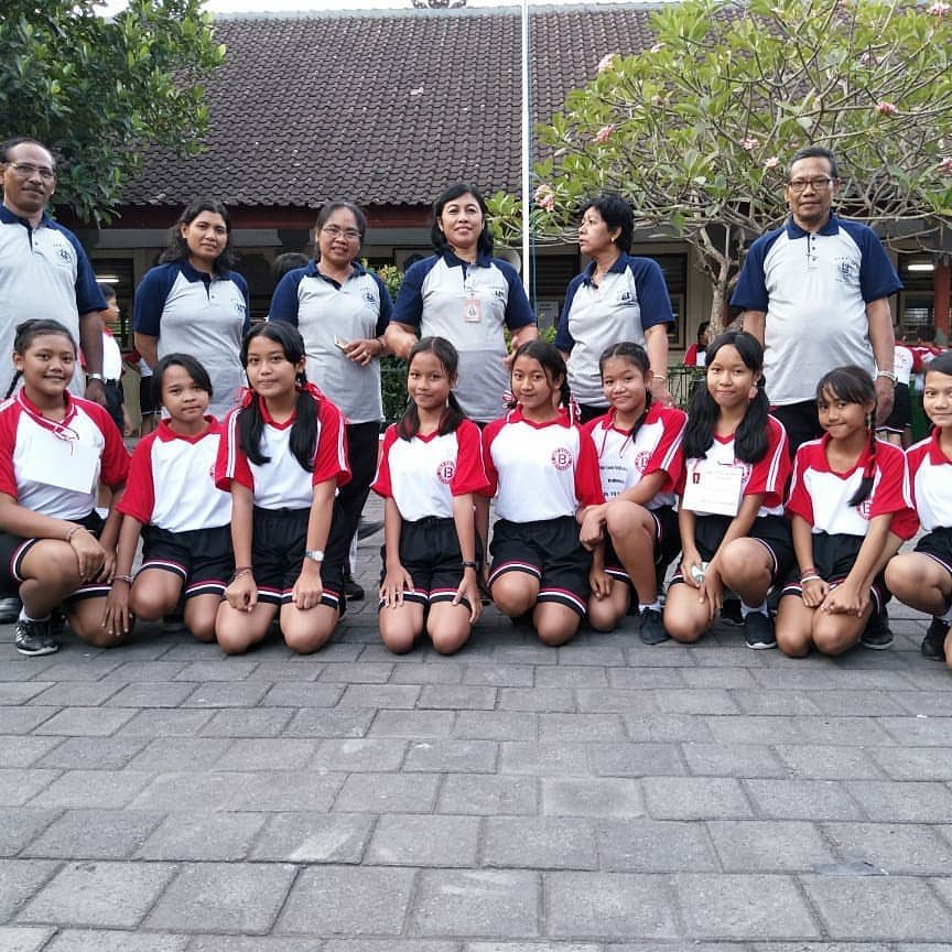 Sejarah rabu, 17 juli 2019.kebersamaan seluruh warga sekolah dalam kegiatan mpls smp negeri 13 denpasar (1)