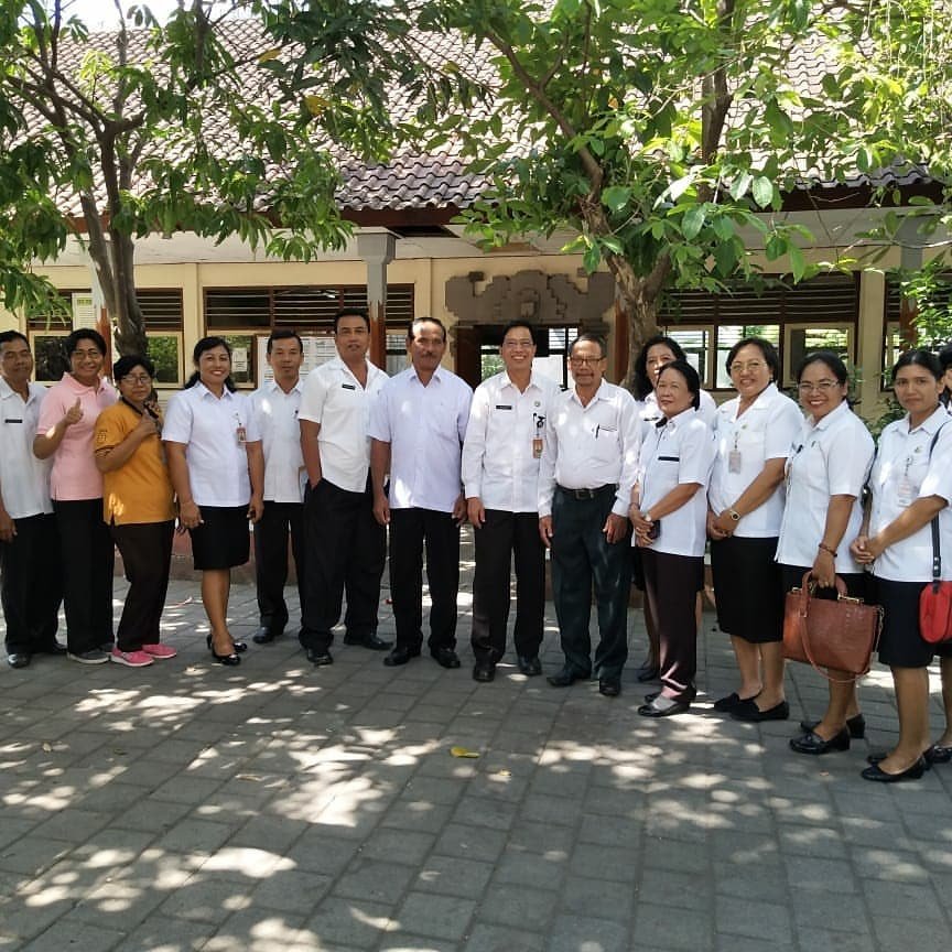 Sejarah rapat perdana smp negeri 13 denpasar tahun 2019 dalam rangka penyerahan nota tugas dari kadis di (1)